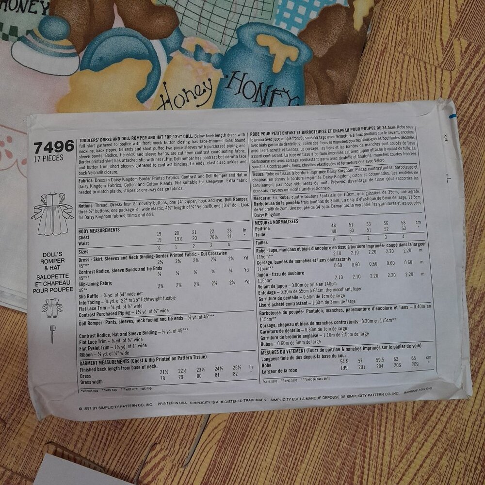 Simplicity Daisy Kingdom Dress Pattern 7496 and Bears & Bees Fabric Material - Picture 4 of 6